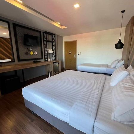 The Circle Hotel Buriram Bagian luar foto