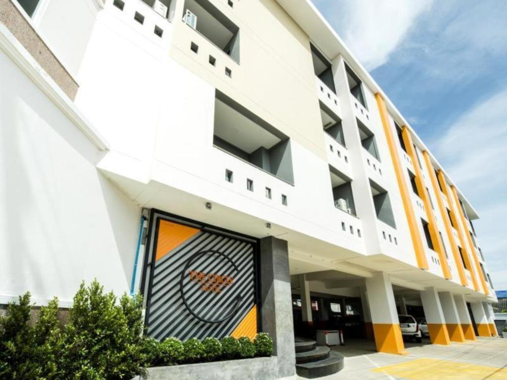 The Circle Hotel Buriram Bagian luar foto