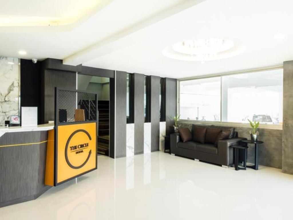 The Circle Hotel Buriram Bagian luar foto