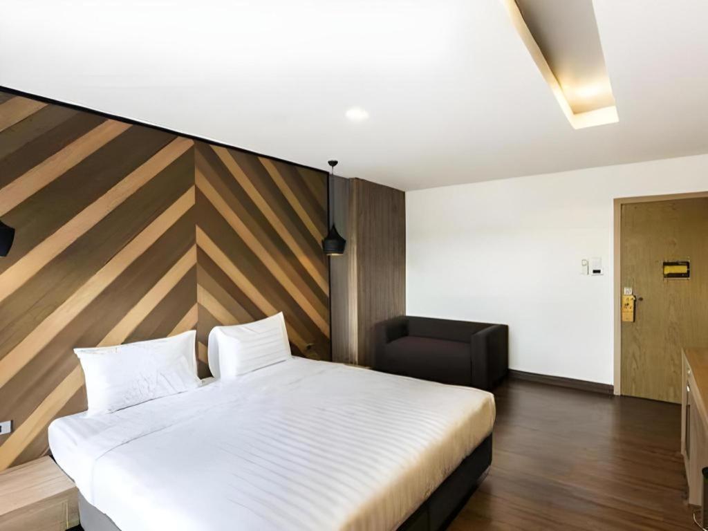 The Circle Hotel Buriram Bagian luar foto
