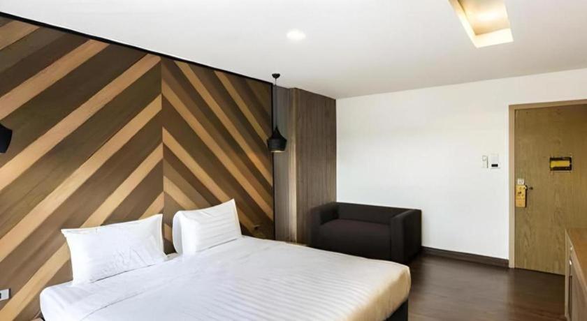 The Circle Hotel Buriram Bagian luar foto