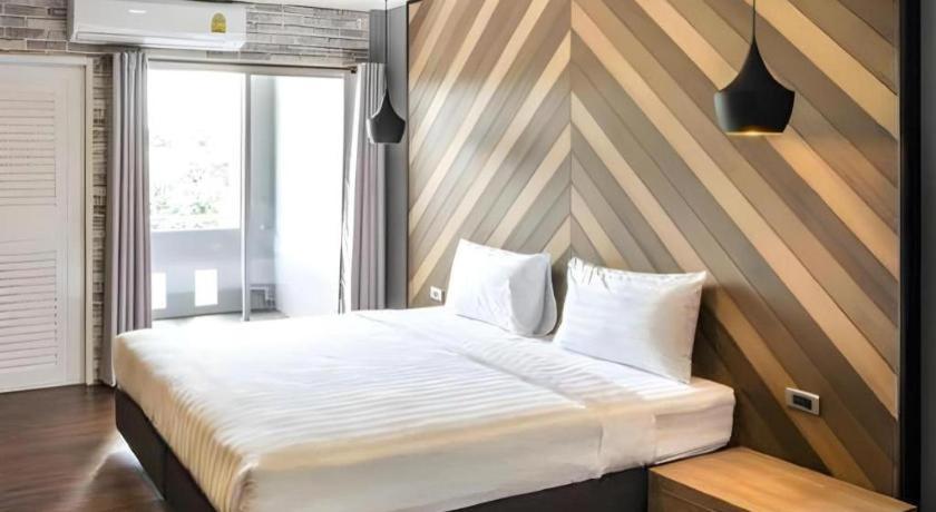 The Circle Hotel Buriram Bagian luar foto
