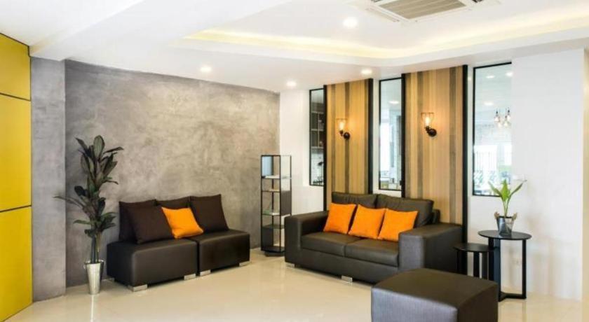 The Circle Hotel Buriram Bagian luar foto