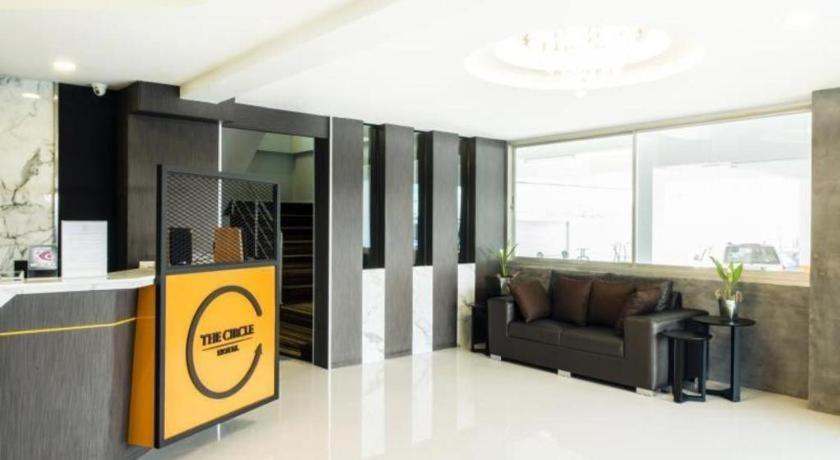 The Circle Hotel Buriram Bagian luar foto