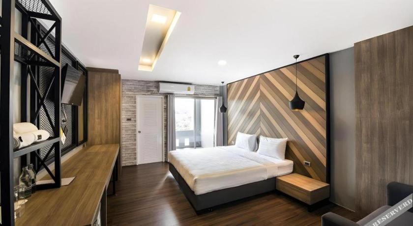The Circle Hotel Buriram Bagian luar foto